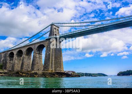 Il Telford Suspension Bridge sullo stretto di Menai, Galles Foto Stock