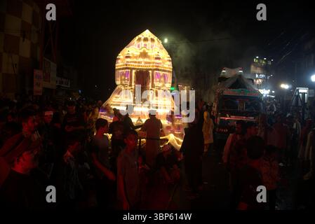 Rajkot, Gujarat, India. 6 luglio 2025. Muharram Festival Tazia Parade 2025. Crediti: Nasirkhan Davi/Alamy Live News Foto Stock
