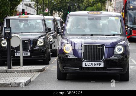 Nuovo taxi elettrico black Cab a Londra Inghilterra Regno Unito Regno Unito Foto Stock