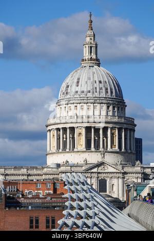 Dome of St Paul's Cathedral, Londra Inghilterra Regno Unito Foto Stock