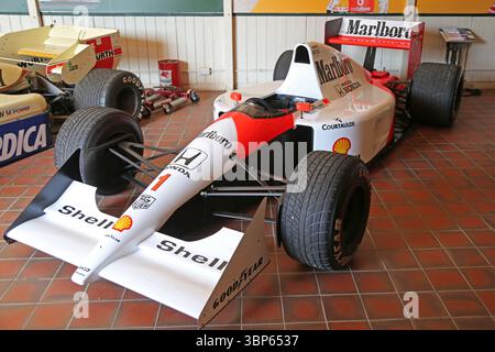 McLaren MP4/6 (Ayrton Senna, 1991, show car), Jackson Shed, Brooklands Museum, Weybridge, Surrey, Inghilterra, Gran Bretagna, Regno Unito, Regno Unito, Europa Foto Stock