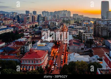 Serata Batumi, Georgia, vista aerea con droni. Foto Stock