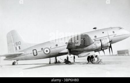 Un aereo da trasporto della Royal Air Force Handley Page Hastings numero TG610 presso RAF Luqa, Malta, c. 1950 Foto Stock