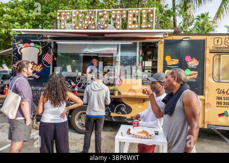 Miami Beach, Florida, North Beach, Altos del Mar Park, 4 luglio, 4th Independence Day Celebration event, food truck, ispanico latino, Black African, Foto Stock