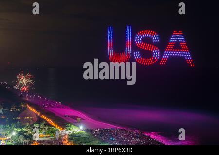 Miami Beach, Florida, North Beach, Altos del Mar Park, spiaggia pubblica sull'Oceano Atlantico, 4 luglio, evento celebrativo del quarto giorno dell'indipendenza, aerea coreografata Foto Stock