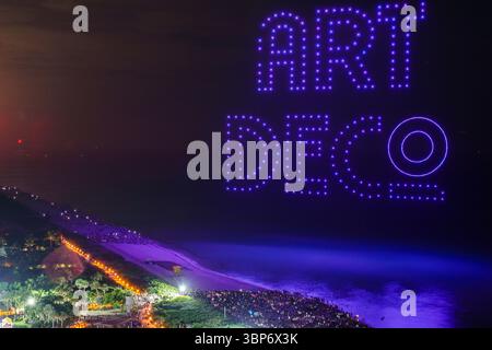 Miami Beach, Florida, North Beach, Altos del Mar Park, spiaggia pubblica sull'Oceano Atlantico, 4 luglio, evento celebrativo del quarto giorno dell'indipendenza, aerea coreografata Foto Stock