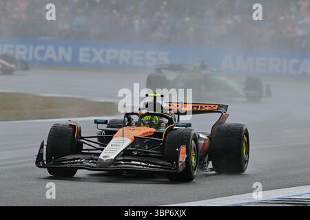 NORTHAMPTON, INGHILTERRA - 6 LUGLIO: Lando Norris, Gran Bretagna, guida la (4) McLaren MCL39 Mercedes durante il Gran Premio di F1 di Gran Bretagna sul circuito di Silverstone il 6 luglio 2024 a Northampton, Inghilterra. (Foto di Vince Mignott/Alamy Live News) Foto Stock