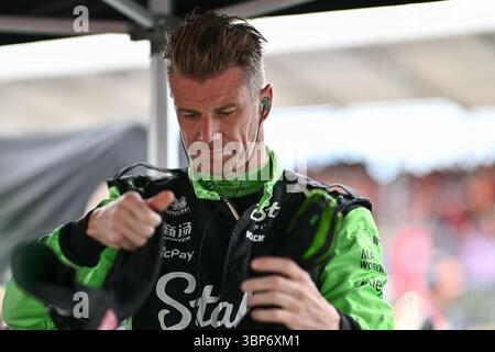 NORTHAMPTON, INGHILTERRA - 6 LUGLIO: La Germania Nico Hulkenberg e il team di F1 Kick Sauber in griglia di partenza durante il Gran Premio di F1 di Gran Bretagna sul circuito di Silverstone il 6 luglio 2024 a Northampton, Inghilterra. (Foto di Vince Mignott/Alamy Live News) Foto Stock