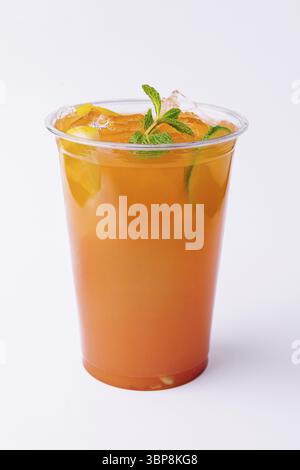Cibo, succo d'arancia cinese con ghiaccio e menta Foto Stock