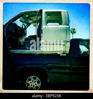 Autostrada 405 di Los Angeles autostrada Santa Monica traffico traffico traffico traffico traffico traffico traffico traffico pick-up camion movimento camion Foto Stock