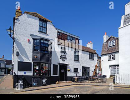 Regno Unito, Kent, Thanet, Broadstairs, Harbour Street, il negozio Old Curiosity. Foto Stock