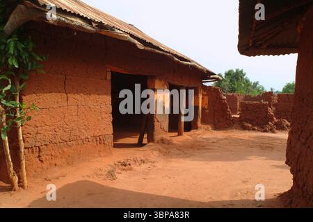 Il palazzo del primo re di Dahomey si trova a Bohicon. | le palais du Premier roi du Dahomey (ancien nom du Bénin) est situé à la périphérie Foto Stock