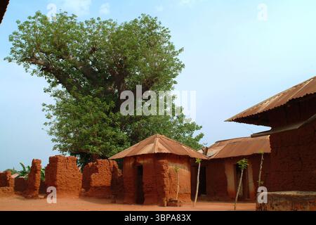 Il palazzo del primo re di Dahomey si trova a Bohicon. | le palais du Premier roi du Dahomey (ancien nom du Bénin) est situé à la périphérie Foto Stock