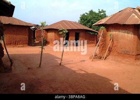 Il palazzo del primo re di Dahomey si trova a Bohicon. | le palais du Premier roi du Dahomey (ancien nom du Bénin) est situé à la périphérie Foto Stock