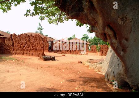 Il palazzo del primo re di Dahomey si trova a Bohicon. | le palais du Premier roi du Dahomey (ancien nom du Bénin) est situé à la périphérie Foto Stock