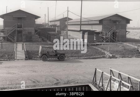 Area del quartier generale della 44th Medical Brigade a Long Binh Post, Vietnam, fotografata nel 1967. La brigata si era trasferita qui da una villa in affitto a Saigon alla fine di agosto 1967, durante la guerra del Vietnam. Foto Stock