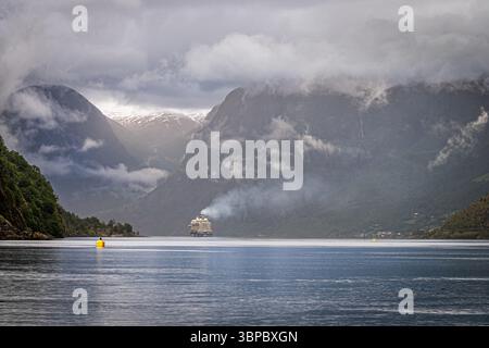 Crociera dei fiordi lungo il Sognefjord a Flam. Norvegia. Foto Stock