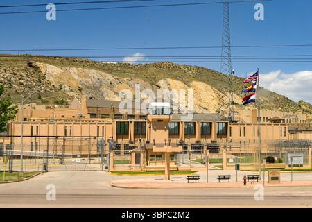 Canon City, Colorado, Stati Uniti d'America - 22 maggio 2025: Vista frontale esterna del Colorado Territorial Correctional Facility a Canon City Foto Stock