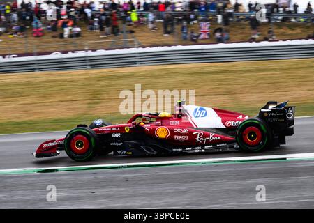 TOWCESTER, REGNO UNITO. 6 luglio: Lewis Hamilton della Scuderia Ferrari nella gara di domenica durante il Gran Premio d'Inghilterra Qatar Airways 2025 sul circuito di Silverstone domenica 6 luglio 2025 a TOWCESTER, INGHILTERRA. Crediti: Taka G Wu/Alamy Live News Foto Stock