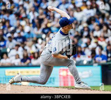 Milwaukee, Stati Uniti. 7 luglio 2025. Il lanciatore dei Los Angeles Dodgers Jack Dreyer lancia il secondo inning della partita MLB tra i Los Angeles Dodgers e i Milwaukee Brewers all'American Family Field di Milwaukee, Wisconsin, lunedì 7 luglio 2025. Foto di Tannen Maury/UPI credito: UPI/Alamy Live News Foto Stock