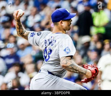 Milwaukee, Stati Uniti. 7 luglio 2025. Il lanciatore dei Los Angeles Dodgers Anthony banda lancia nel sesto inning della partita MLB tra i Los Angeles Dodgers e i Milwaukee Brewers all'American Family Field di Milwaukee, Wisconsin, lunedì 7 luglio 2025. Foto di Tannen Maury/UPI credito: UPI/Alamy Live News Foto Stock