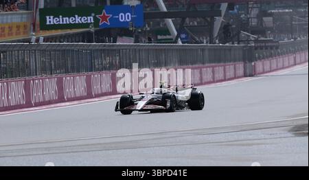 Towcester, Regno Unito. 6 luglio 2025. Oliver Bearman del MoneyGram Haas F1 Team visto in azione durante il Gran Premio d'Inghilterra di Formula 1 a Silverstone. (Foto di Paul Bonser/SOPA Images/Sipa USA) credito: SIPA USA/Alamy Live News Foto Stock