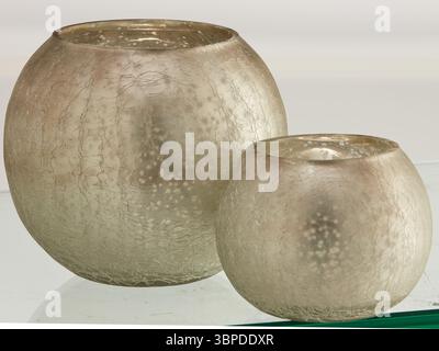Alluminio dorato motivo Vintage incrinato, 2 dimensioni piccole e grandi sfondo naturale isolato con percorso di ritaglio Foto Stock