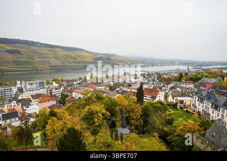 Vista di Bingen am Rhein e del paesaggio circostante. Insediamento in Renania-Palatinato Foto Stock