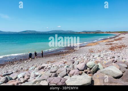 Waterville Beach, Count Kerry, Repubblica d'Irlanda: Guarda la baia di Ballinskelligs in una bella giornata di sole Foto Stock