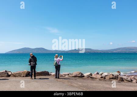 Waterville Beach, Count Kerry, Repubblica d'Irlanda: Guarda la baia di Ballinskelligs in una bella giornata di sole Foto Stock