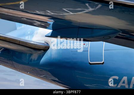 Exeter, Regno Unito. 8 luglio 2025. Il jet privato blu cielo di proprietà del famoso rapper Drake è raffigurato all'aeroporto di Exeter. Il Boeing 767-200ER cargo cargo cargo di proprietà di Cargojet è stato donato al rapper come parte di una partnership promozionale. Si ritiene che l'aereo valga 185 milioni di dollari ed è stato ampiamente ristrutturato all'interno per soddisfare le esigenze dei rapper durante il tour. Drake ha un certo numero di concerti in fila nel Regno Unito e si ritiene che l' aereo rimarrà in situ fino alla fine della tappa britannica del suo tour … Credito: Mark Passmore/Alamy Live News Foto Stock