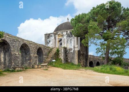 L'acquedotto di Pegões, lungo 7 km, costruito nel XVI secolo per fornire acqua al Convento di Cristo e al Mata dos Sete Montes a Tomar in Portogallo Foto Stock