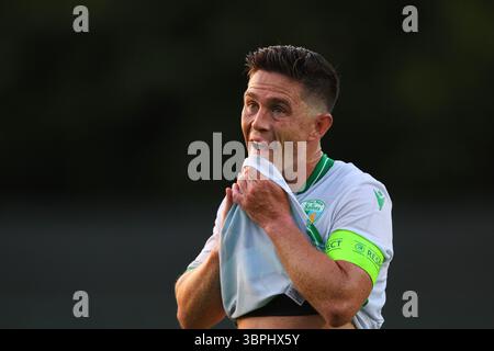Oswestry, Regno Unito. 8 luglio 2025. Danny Redmond dei New Saints durante il primo turno di qualificazione della UEFA Champions League contro KF Shkendija al Park Hall Stadium di Oswestry. Il credito per immagini dovrebbe essere: James Baylis/Sportimage Credit: Sportimage Ltd/Alamy Live News Foto Stock