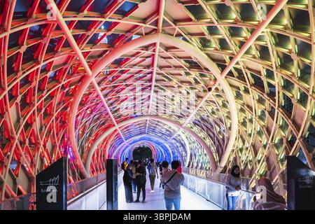 Kuala Lumpur, Malesia - maggio 2023: Ponte Saloma link illuminato di notte, una nuova attrazione turistica a Kuala Lumpur, Malesia, Asia Foto Stock