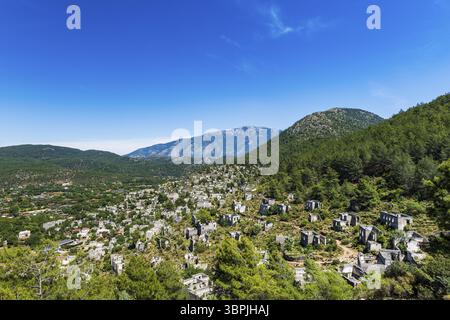 Kayakoy, un villaggio greco abbandonato, vicino a Fethiye, in Turchia. Vista aerea dello storico villaggio greco abbandonato a causa dello scambio di popolazione Foto Stock