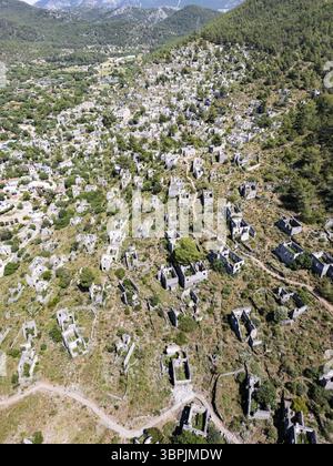 Kayakoy, un villaggio greco abbandonato, vicino a Fethiye, in Turchia. Vista aerea dello storico villaggio greco abbandonato a causa dello scambio di popolazione Foto Stock