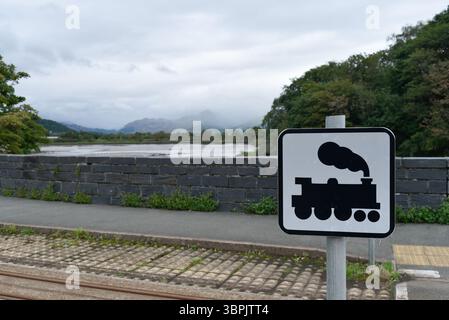 Binario ferroviario a Porthmadog, Galles del Nord. Foto Stock