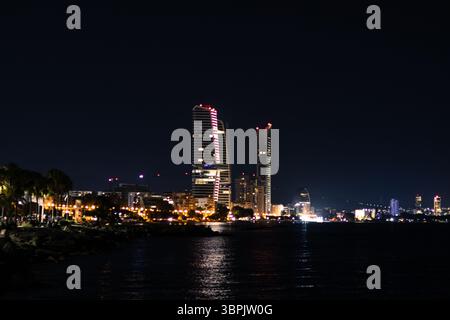 Foto notturna dal molo di Limassol Foto Stock
