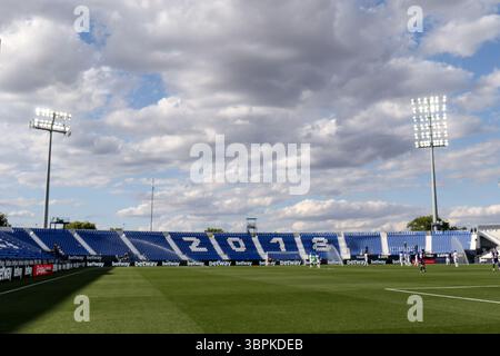 13 giugno 2020, Leganes, MADRID, SPAGNA: Illustrazione, una visione generale degli stand vuoti durante il campionato spagnolo, la Liga, partita di calcio giocata tra CD Leganes e Real Valladolid allo Stadio Municipale Butarque nella ripresa del torneo di Primera Division dopo la pandemia di coronavirus COVID19 il 13 giugno 2020 a Leganes, Madrid, Spagna. (Immagine di credito: © Oscar J. Barroso/AFP7 via ZUMA Wire) Foto Stock