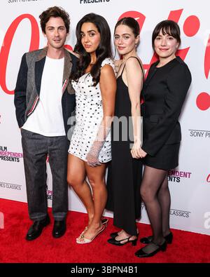 LOS ANGELES, CALIFORNIA, USA - LUGLIO 08: L'attore americano Logan Lerman, l'attrice australiana, comica, scrittrice e produttrice Geraldine Viswanathan, l'attrice, sceneggiatrice e regista statunitense Molly Gordon e la scrittrice e regista inglese Sophie Brooks arrivano alla proiezione speciale di Los Angeles di "Oh, Hi!" di Sony Pictures Classics Tenuto all'AMC The Grove 14 l'8 luglio 2025 a Los Angeles, California, Stati Uniti. (Foto di Xavier Collin/Image Press Agency) Foto Stock