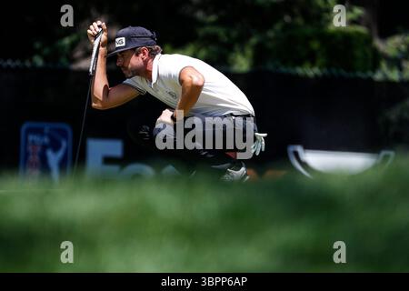 5 luglio 2020, Detroit, mi, USA: Scott Harrington punta al nono green durante il quarto round del torneo di golf Rocket Mortgage Classic domenica 5 luglio 2020 al Detroit Golf Club di Detroit. (Immagine di credito: © TNS via cavo ZUMA) Foto Stock