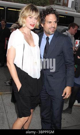Mark Ruffalo e Sunrise Coigney alla proiezione di "Sympathy for Delicious" al Landmark's Sunshine Cinema di New York City - 25 aprile 2011 Foto Stock