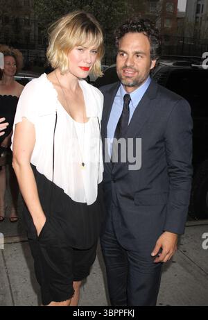 Mark Ruffalo e Sunrise Coigney alla proiezione di "Sympathy for Delicious" al Landmark's Sunshine Cinema di New York City - 25 aprile 2011 Foto Stock