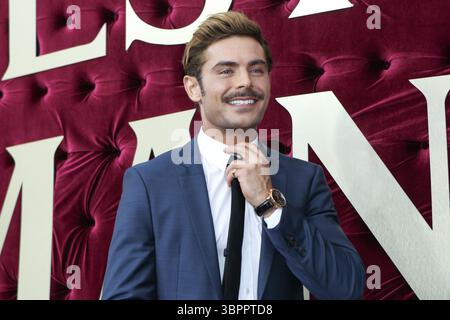 Zac Efron cammina sul tappeto rosso per la prima di Sydney del Greatest Showman allo Star Casino di Sydney, Australia Foto Stock