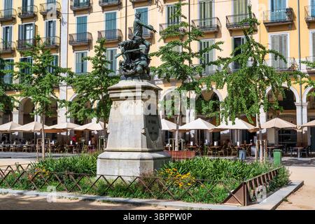Monumento ai difensori di Girona in Piazza indipendenza a Girona, nella regione spagnola della Catalogna Foto Stock