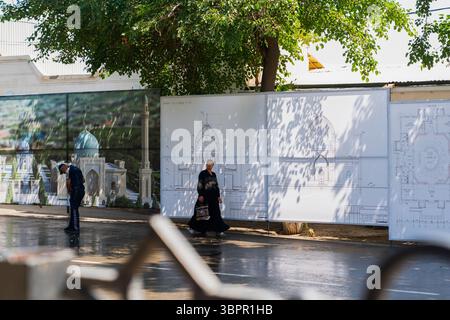 Samarcanda, Uzbekistan - 28 maggio 2025: Vita quotidiana per strada Foto Stock