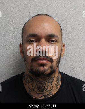 Foto della dispensa non datata emessa dalla polizia metropolitana di Leigh Holder. Hope Rowe è stata incarcerata alla Inner London Crown Court, per tutta la vita con un periodo minimo di 23 anni dopo che ha dato i coltelli a una madre a morte dopo una lite alla festa di compleanno di un bambino. Rowe, 33 anni, è stata condannata per l'omicidio di Charlotte Lawlor, 31 anni, con un coltello in una proprietà a Stepney Green, nell'est di Londra, nelle prime ore del 15 settembre dell'anno scorso, ha detto la polizia metropolitana. Il partner di Rowe, Holder, le ha detto di liberarsi dell'arma ed evitare la polizia, e' stata imprigionata per 16 mesi per aver pervertito il corso della giustizia. Data di pubblicazione: Mercoledì luglio Foto Stock