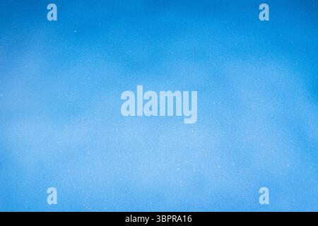 Primo piano della superficie innevata di colore blu. Foto Stock