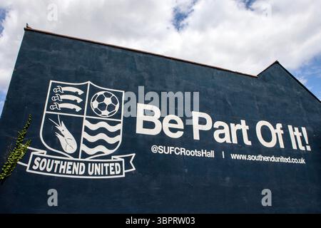Essex, Regno Unito - 23 giugno 2025: Stemma del Southend United FC all'esterno del Roots Hall Stadium - il loro terreno di casa. Foto Stock