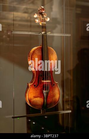 Il grande violinista Niccolò Paganini chiamava il suo violino Cannon a causa del suo suono potente. Foto Stock